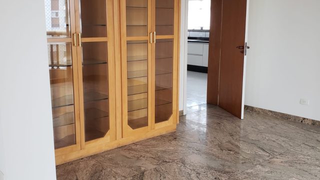 Apartamento com 4 Quartos e 5 Vagas / 5019